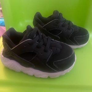 Baby Nike Huarache Shoes size 5c
